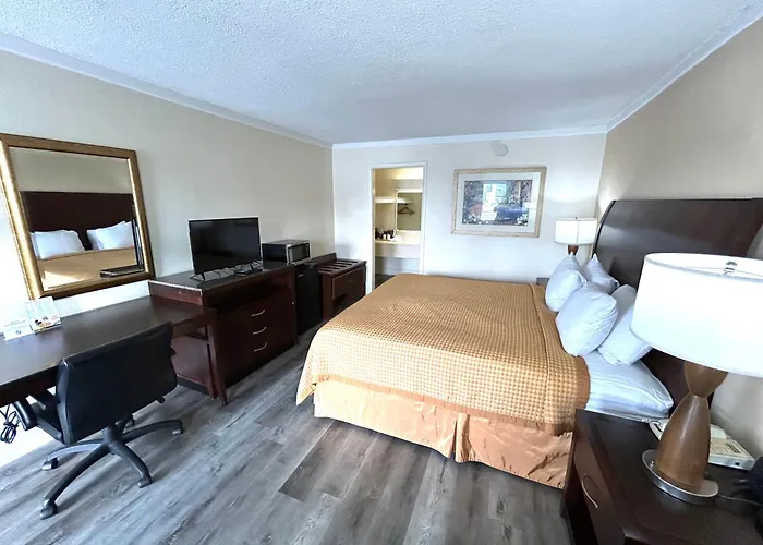 Relax Inn Perry National Fairgrounds Area I-75